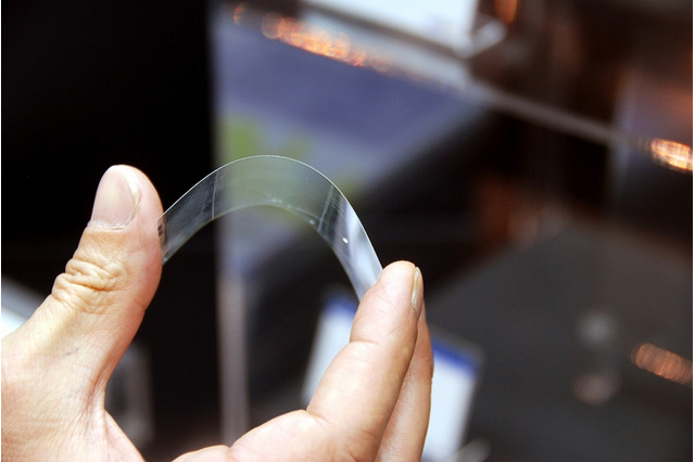 曲がるタッチパネル――6月にも製品化 画像