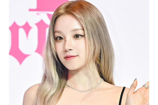 短すぎない…？ウギ、超ミニ丈のドレス姿で美脚見せ「キャー！」「なんてこった」 画像