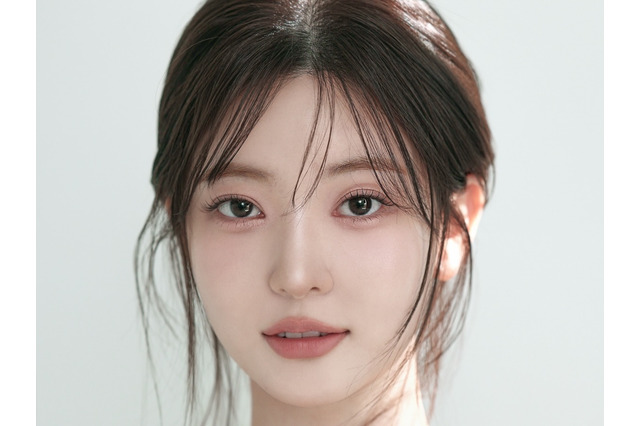 絶妙な隙間も！“コスパ最高女優”チョ・スミン、スイムウェア姿で際立つたっぷりボリューム 画像