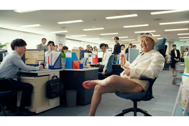 とにかく明るい安村が「しんどい6月」を明るく乗り切るWEB-CM公開！先輩社員・女性社員など4役に変身 画像