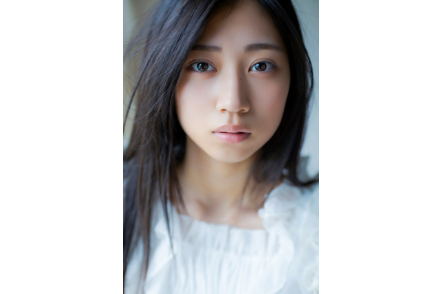 乃木坂46最年少・川端晃菜、15歳の魅力がさく裂！「無敵」をテーマにしたグラビアで魅了 画像