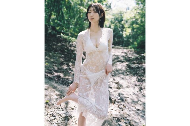 身長180cm＆バスト90cmの圧巻プロポーション！蔦谷里華が1st写真集『泥中の華』を発売 画像