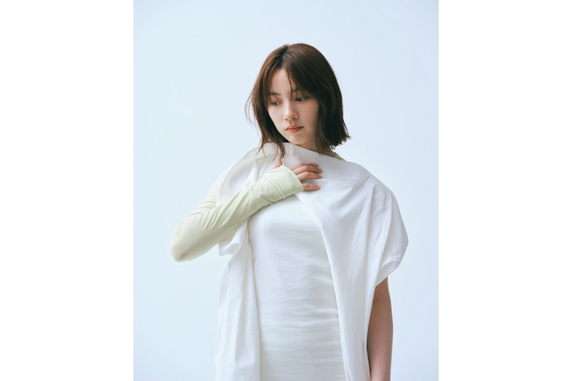 のん、透明感あふれる純白コーデで『FNS歌謡祭 夏』初出演を報告 画像