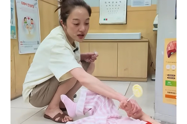 「目の血管が切れ」日本での“迷惑しつけ”が炎上した『キム秘書』女優、2歳息子との終わらない戦い 画像