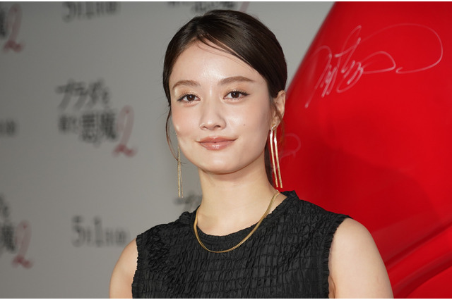 谷まりあ、ポニーテール映えの夏コーデ披露！ファンからは「魅力的すぎる」 画像