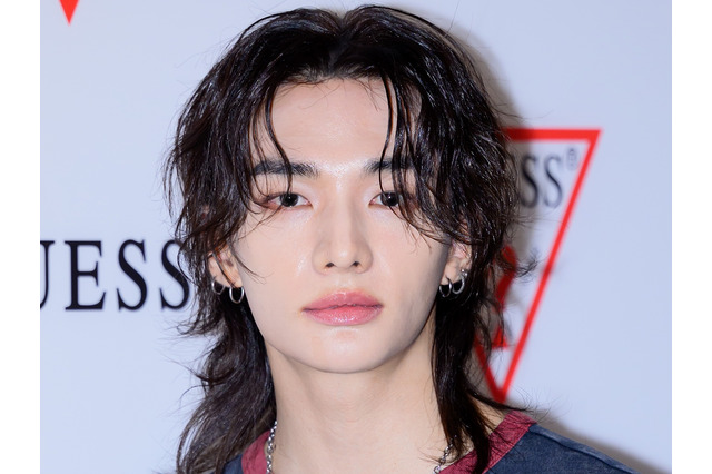 「どういう髪型!?」Stray Kids・ヒョンジン、サイド刈り上げで大胆イメチェン！ワイルドな姿に反響 画像