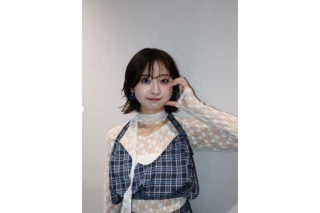 「大阪でも待ってるネ」富田鈴花、ファンミの衣装をSNSに公開！ 画像