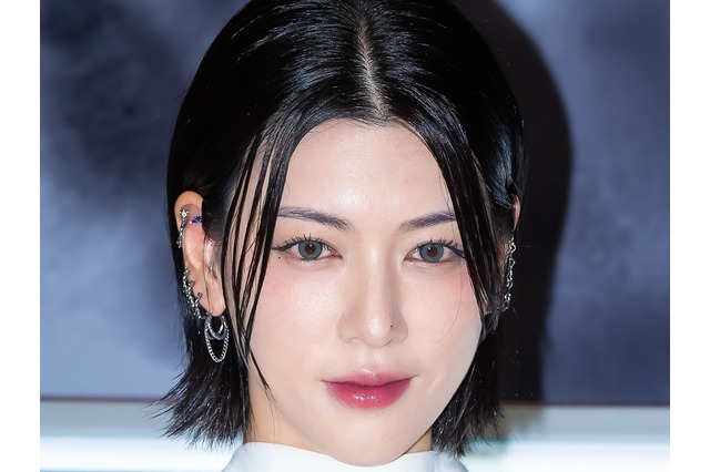 青眼で涼やかに　三吉彩花が聖水洞に、『千鳥の鬼レンチャン』出演歌手との熱愛説も話題に 画像
