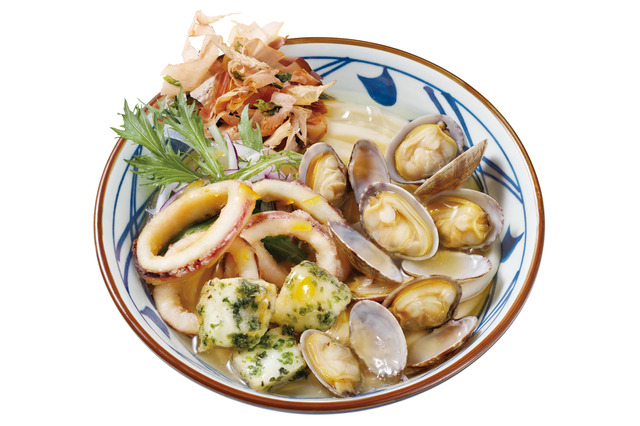 丸亀製麺、夏の新定番『冷たーい旨塩うどん』が21日より登場！今年は海鮮＆ねばとろの新作2品も 画像