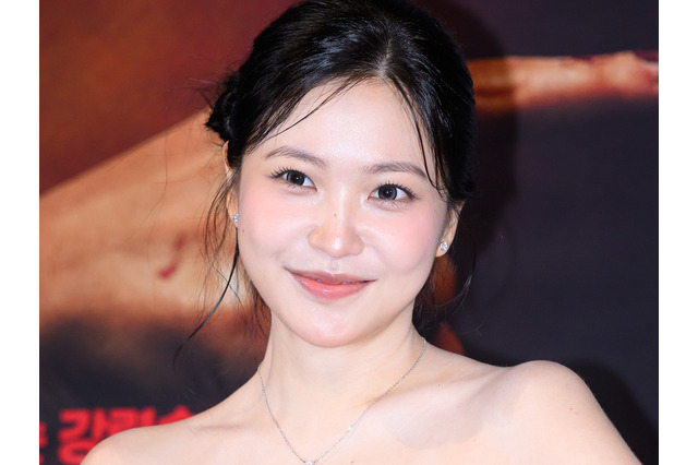 濡れた素肌にドキッ…イェリ、“細紐スイムウェア”からしなやかボディあらわ「水も滴るいい女」 画像