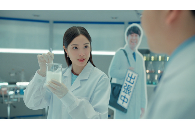 広瀬すず、オズワルド伊藤のNGシーンに笑顔でツッコミ!?新CMが公開 画像