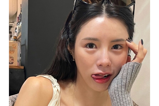 「胸もとそんなに見せてもいいの…？」別人級の超絶美女！韓国女子バレー選手の衝撃オフショット 画像