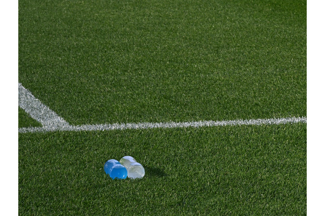 アウェー席天井から石材が落下、あわや大惨事…韓国プロサッカー連盟が緊急安全点検を実施 画像