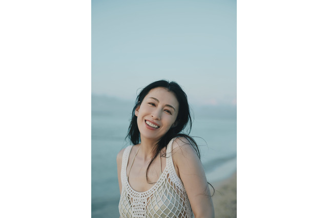 デビュー35年・雛形あきこが22年ぶり写真集を発売　封印の水着グラビアも解禁 画像