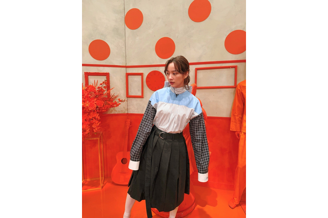 のん、個性派コーデでバラエティー出演　深川麻衣と2週連続登場 画像