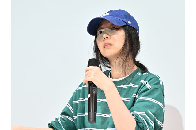 私服姿が度々話題になるミン・ヒジン、今度は“ボトムス失踪”スタイル？笑顔の近況に注目 画像