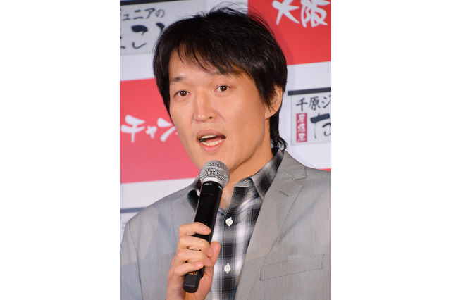 千原ジュニア、左足の骨折を報告「夜中起きてトイレ行く時足グネって…」 画像