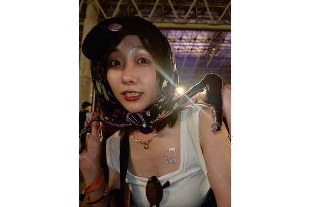 須田亜香里、白タンク＆へそ出しデニムで人生初フェスに参戦！「フェスファッション最高にイカしてる」とファンに好評 画像