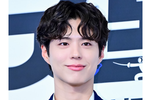 “大人の色気”にドキッ…俳優パク・ボゴム、乱れ髪×スーツの眼福ビジュアルに視線釘付け 画像