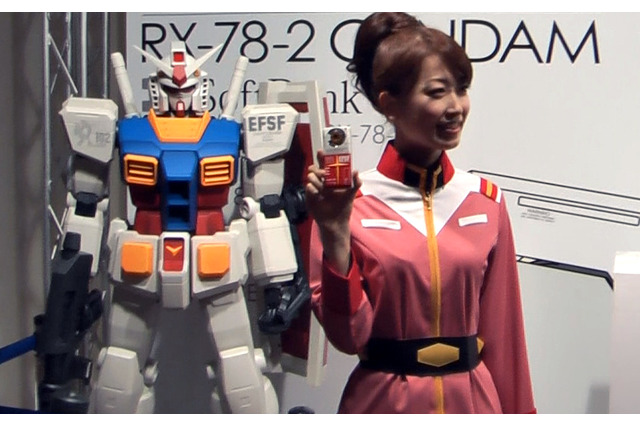 ガンダム携帯第2弾予約開始！――充電台に完全オリジナルのガンダムプラモデル 画像