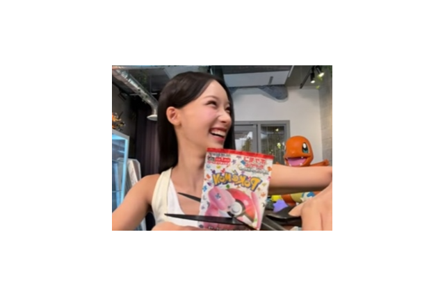 ポケモンカードをハサミで真っ二つ…韓国アイドルに“反日”疑惑「なぜポケモンカードを切る？」 画像