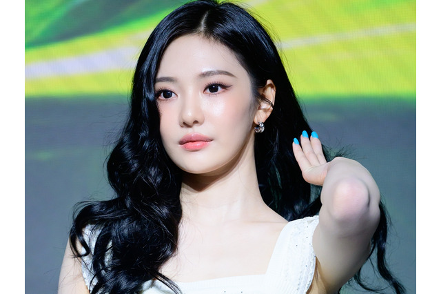 どうなってるの？aespa・ニンニン、大胆カットから素肌あらわ…“攻め衣装”に視線集中「気絶しそう」 画像