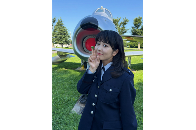 福井梨莉華、自衛隊員姿の『MAMOR』オフショット公開！ファンからは「制服似合う！」絶賛の声 画像