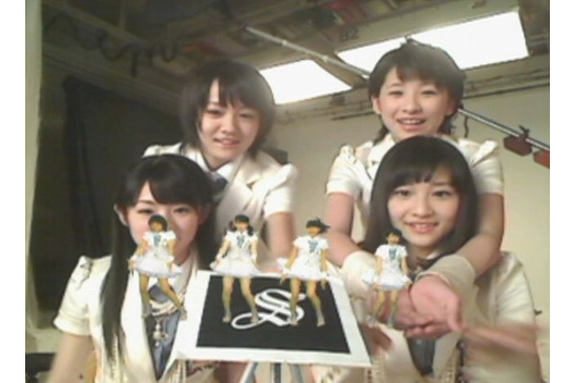 U-15アイドルが眼前に ~ 新人アイドル「スマイレージ」、デビューCDプロモにAR技術を採用 画像