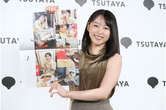 桜井日奈子、カレンダー発売イベントは“肩だし衣装で女っぽく”！「30歳の年は祭りにしたい」 画像