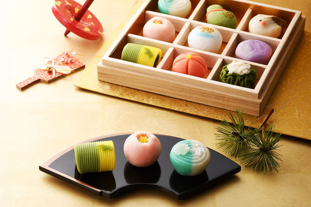 伊藤久右衛門「京菓子おせち」予約開始！抹茶・玉露・ほうじ茶が華やかな和菓子になってお重を彩る 画像