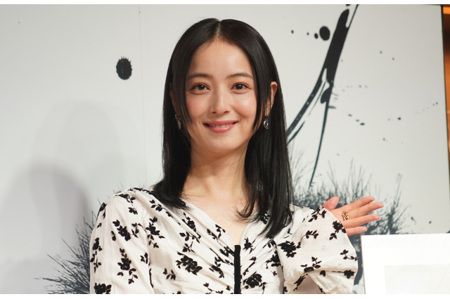 佐々木希が初フォトエッセイをリリース！芸能生活20周年は「本当に奇跡」 画像