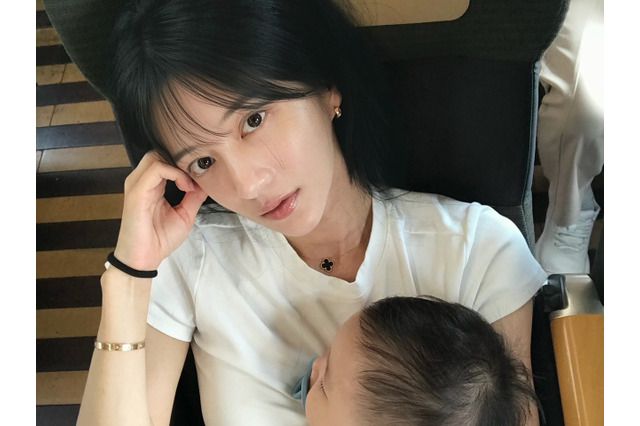 ママとは思えない…がん経験・結婚・出産を経たミス・コリア出身女優、“180度超え開脚”でファン魅了 画像