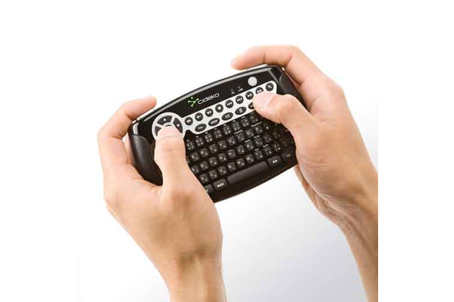 ゲームパッド感覚で利用可能、無線の空中マウス&キーボード 画像
