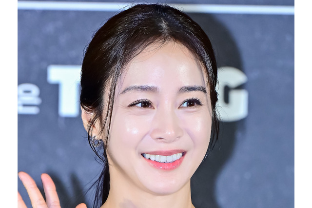 “韓国で最も美しい女優”たる所以！キム・テヒ、久々の公式イベントで見せた優雅さにうっとり 画像