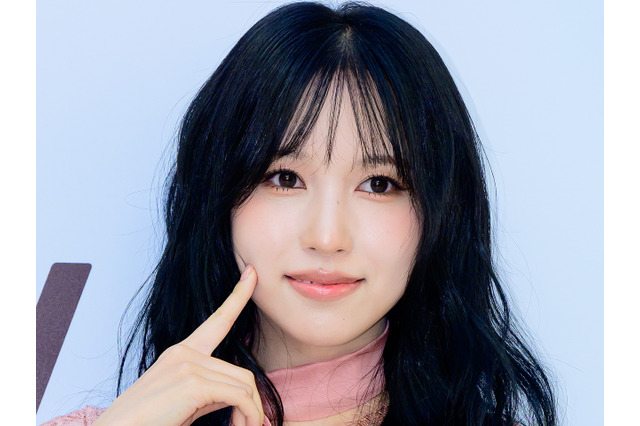 TWICE・ミナ、極薄タイツで際立つ美脚…透け感レースワンピの“大人ガーリー”コーデで魅了「天才！」 画像