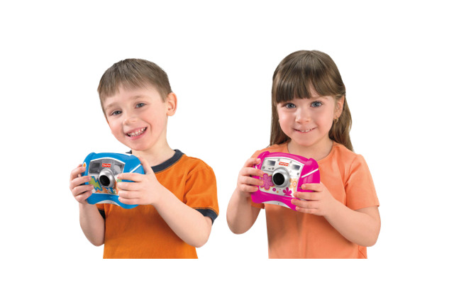 頑丈なボディで安心して遊べる子供向けデジカメ 画像