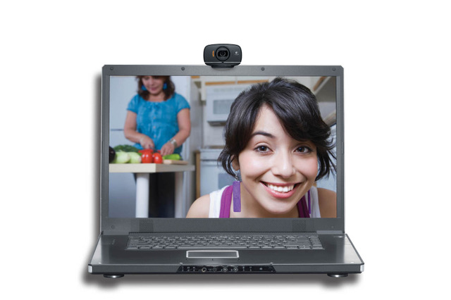 ロジクール、FacebookやYouTubeへHD動画をワンクリックアップロード可能なwebカメラ 画像