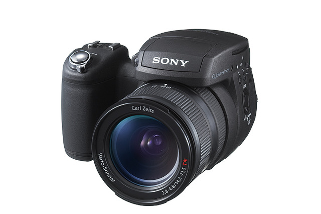 ソニー、デジタルカメラ「サイバーショット DSC-R1」の不具合修正ファームウェアを公開 画像