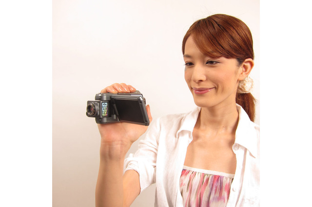 ポケットサイズのフルHD対応ムービー、実売14,800円 画像