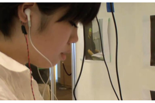 まるでゲームのヒロインに囁かれているように感じるヘッドフォン 画像