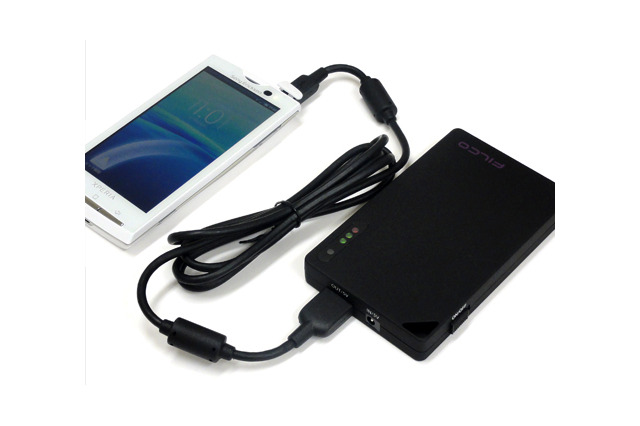 iPhoneやXperiaなどを充電できる胸ポケサイズの大容量充電器 画像