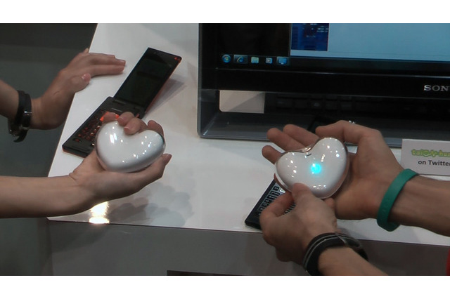 先端技術に触れる「CEATEC」、明日最終日！遠くの相手に“心”を伝える「体温ハート」がモニター募集 画像