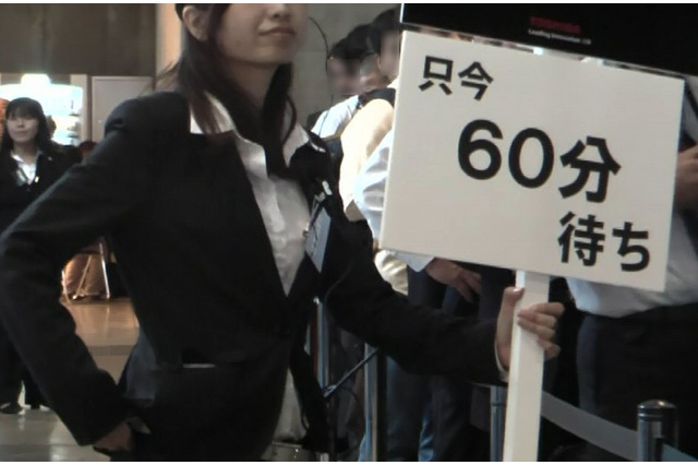 【CEATEC JAPAN 2010(Vol.33):動画】東芝ブースは「グラスレス3Dレグザ」体験が60分待ち!! 画像