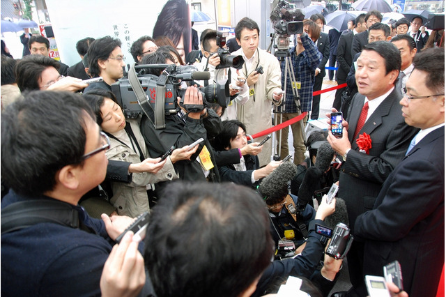 【ビデオニュース】NTTドコモ 山田社長　囲み取材……「GALAXY S」発売記念イベント 画像