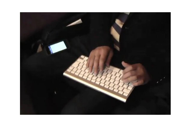 【ビデオニュース】Appleのワイヤレスキーボード＋iPod touchを取材で使う 画像