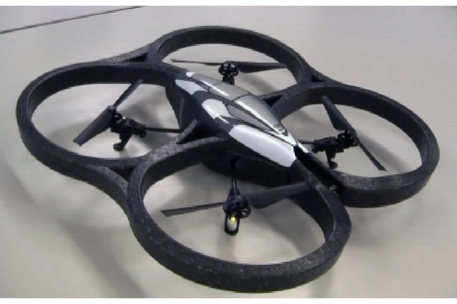 【OLデジモノ日記(Vol.12)】編集部で「AR.Drone」を飛ばしてみた! 画像