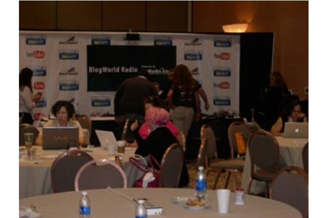 【BlogWorld Expo2010(Ver.12)】~SONY 1~ 究極のゲーム用ヘッドセット体験 画像