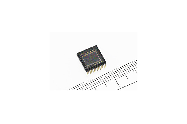 シャープ、コンパクトデジカメ向けの1/2.5型700万画素CCDを開発 画像
