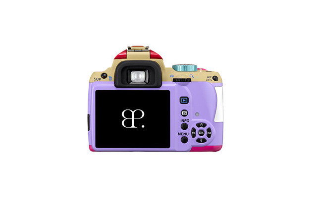 ペンタックス、ボニー・ピンクとコラボした特別モデル「PENTAX K-r BONNIE PINK MODEL」 画像