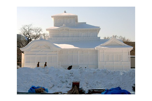 ライオンキング、本願寺……“さっぽろ雪まつり”大型雪像の完成までをチェック 画像